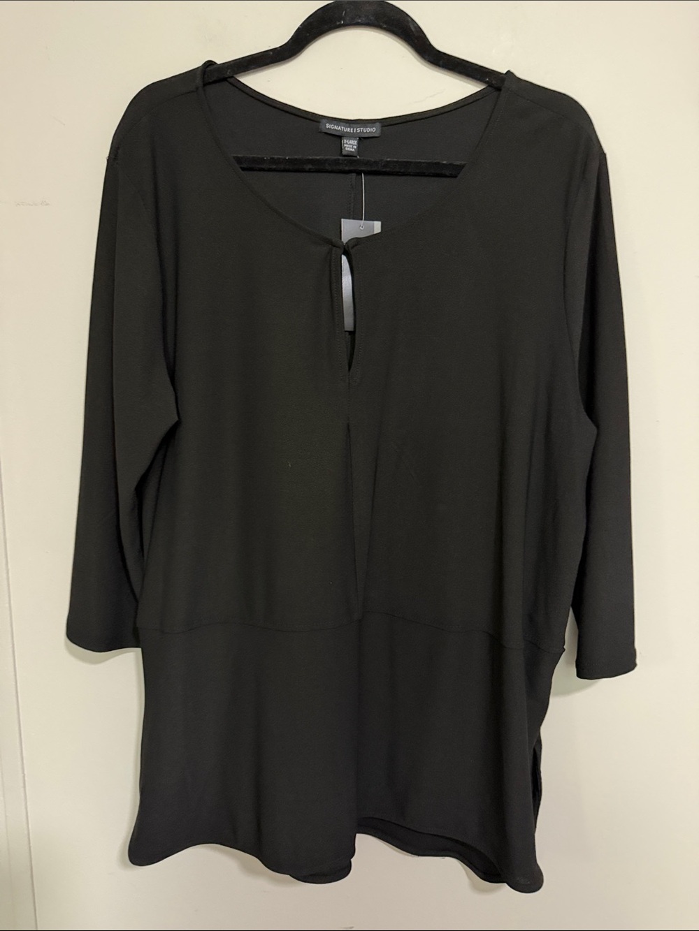Signature Studio Black V-Neck Keyhole 3/4 Sleeve Tunic